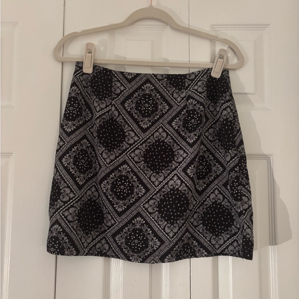 Elegant Black and White Patterned Skirt